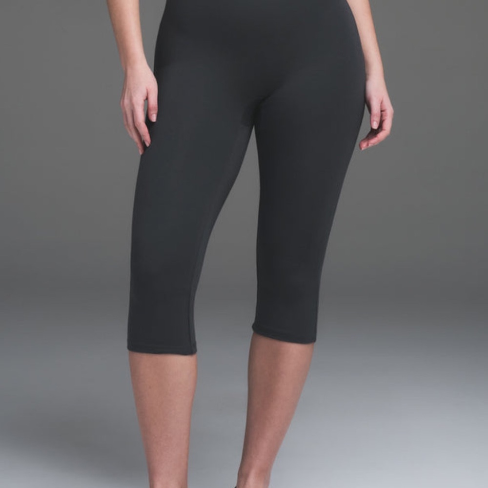 SKIMS Smooth layers Capri pant